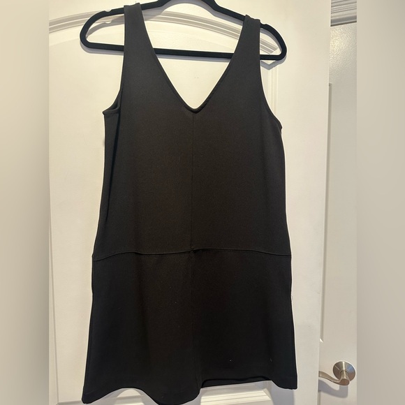 Evereve Dresses & Skirts - Peyton jensen Little black dress sz small
